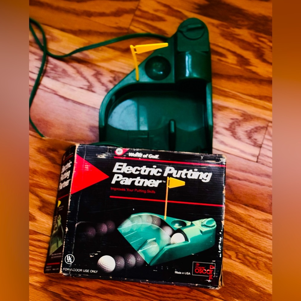 World of Gold Electric Vintage Putting Partner Set.
